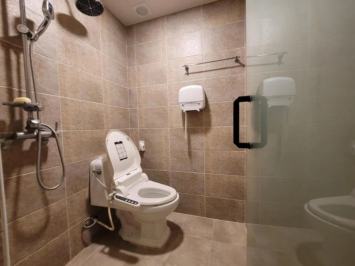 Foxy Hotel Busan Motel