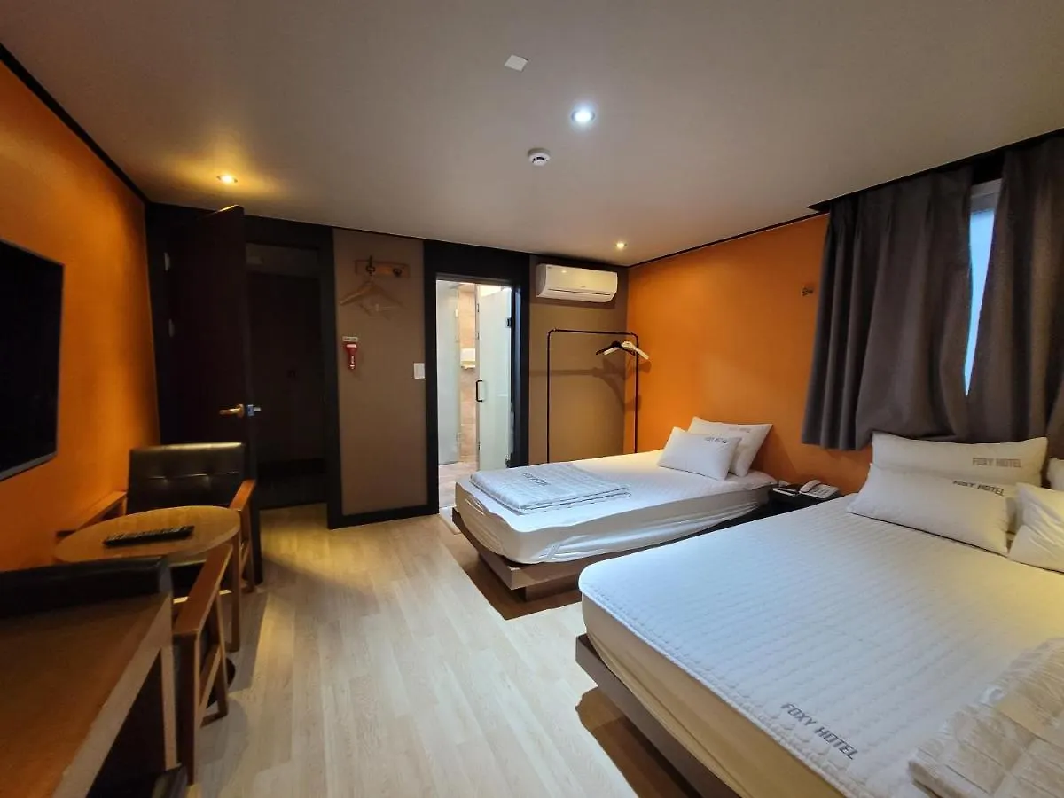 Foxy Hotel Busan 2*,
